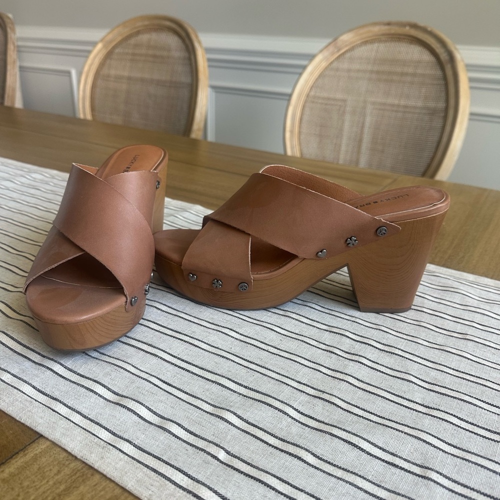 LUCKY BRAND Brown Leather Platform Sandals.Worn twice. Doesn’t come w/ shoebox